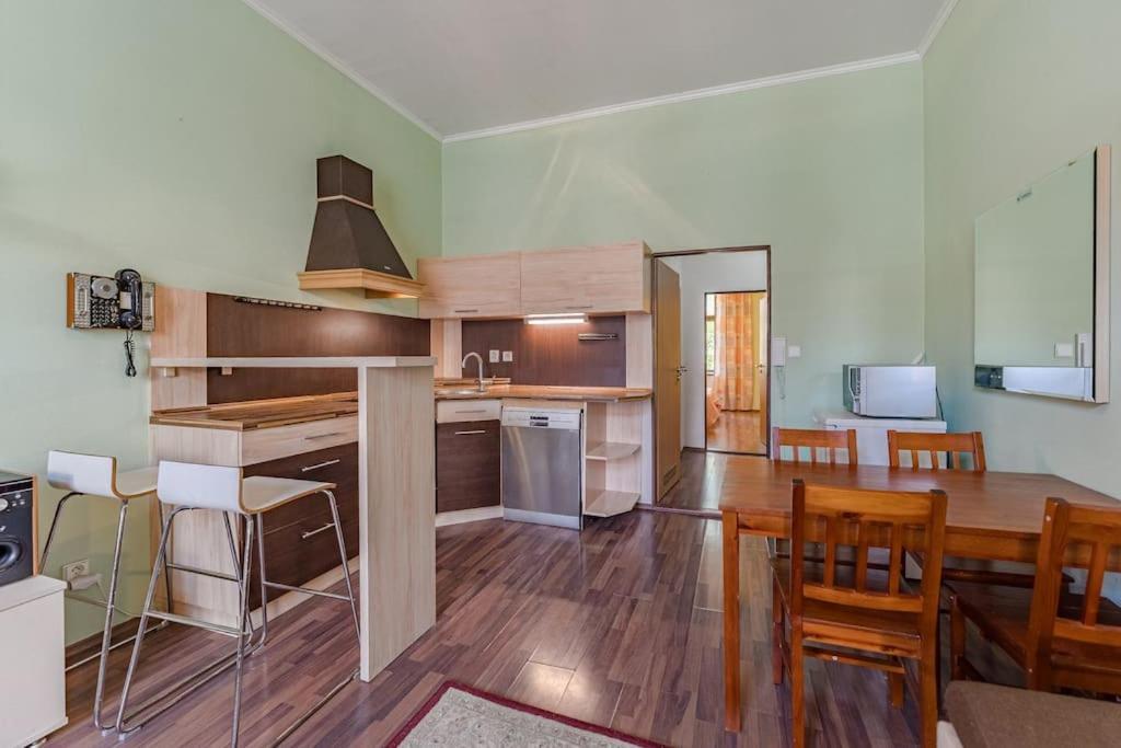 1bdr - 3 *